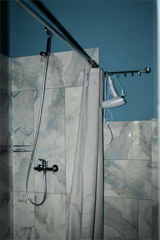 Гостевой дом Августин Абрау-Дюрсо Улучшенный трехместный номер с балконом-14