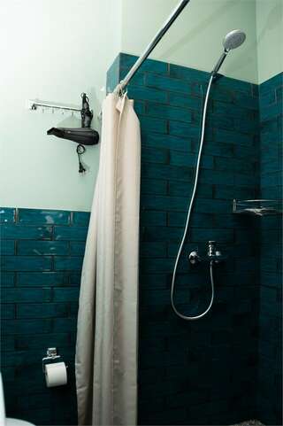 Гостевой дом Августин Абрау-Дюрсо Улучшенный трехместный номер с балконом-10