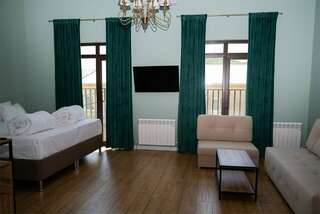 Гостевой дом Августин Абрау-Дюрсо Улучшенный трехместный номер с балконом-6