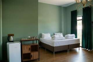 Гостевой дом Августин Абрау-Дюрсо Улучшенный трехместный номер с балконом-4